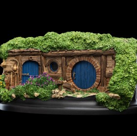 33 Lakeside The Hobbit Trilogy Statue by Weta
